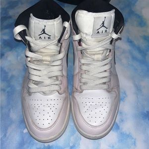 Worn multiple times they’re size 9 air Jordan barely rose